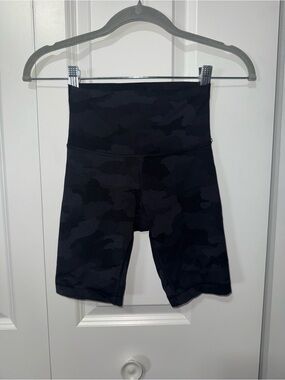 lululemon athletica Camo Bikers - size 0